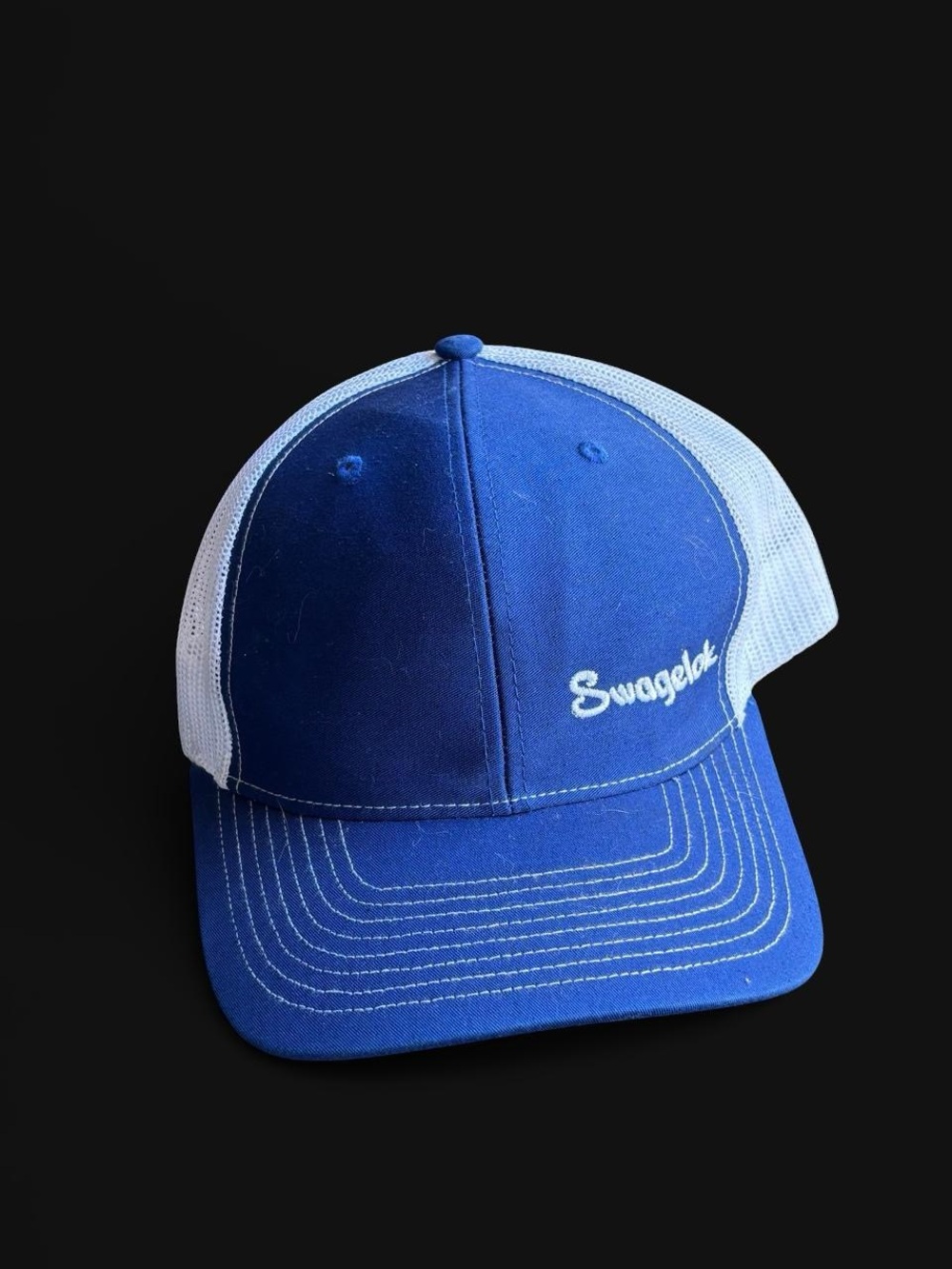 ✨Blue and white trucker cap with embroidered 'Swagelok' logo✨